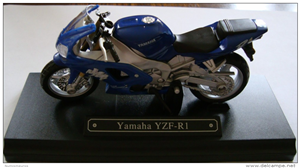 1:18 YAMAHA YZF-R1 COLLECTORS EDITION