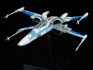 MODEL KIT STAR WARS BLUE SQUADRON RESISTANCE X WING FIGHTER