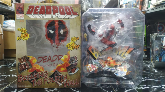 Mua bán (JPV) PVC DEADPOOL TOY BREAKING THE FOURTH WALL LIKE NEW