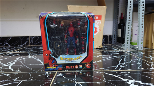 Mua bán MAFEX 103 SPIDERMAN HOME COMING FAKE