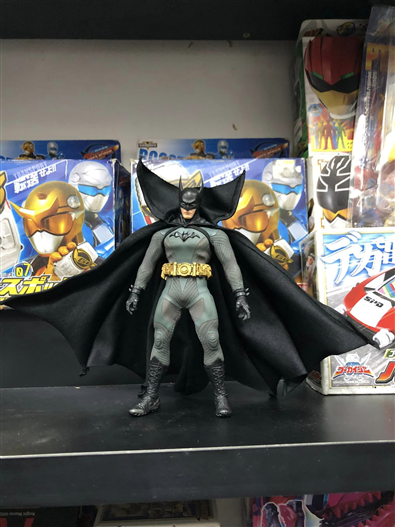 Mua bán MEZCO BATMAN ASCENDING KNIGHT (NOBOX, NHƯ HÌNH)