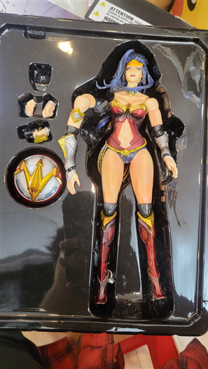 Mua bán (2ND)-(GÃY TAY)VARIANT PLAY ARTS KAI NO.2 WONDER WOMAN